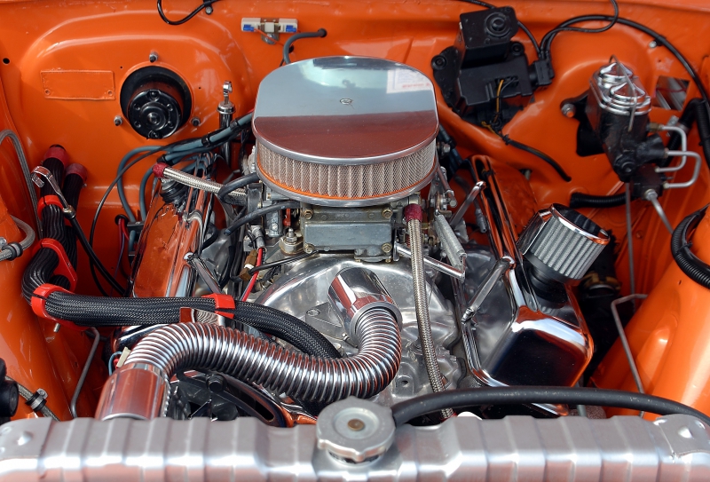 garagiste-CARROS-min_car-engine-1738309